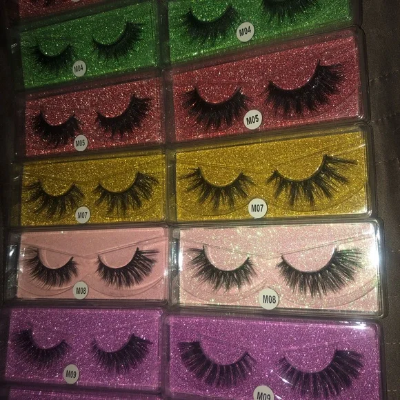 Eyelash Set - Picture 4 of 5